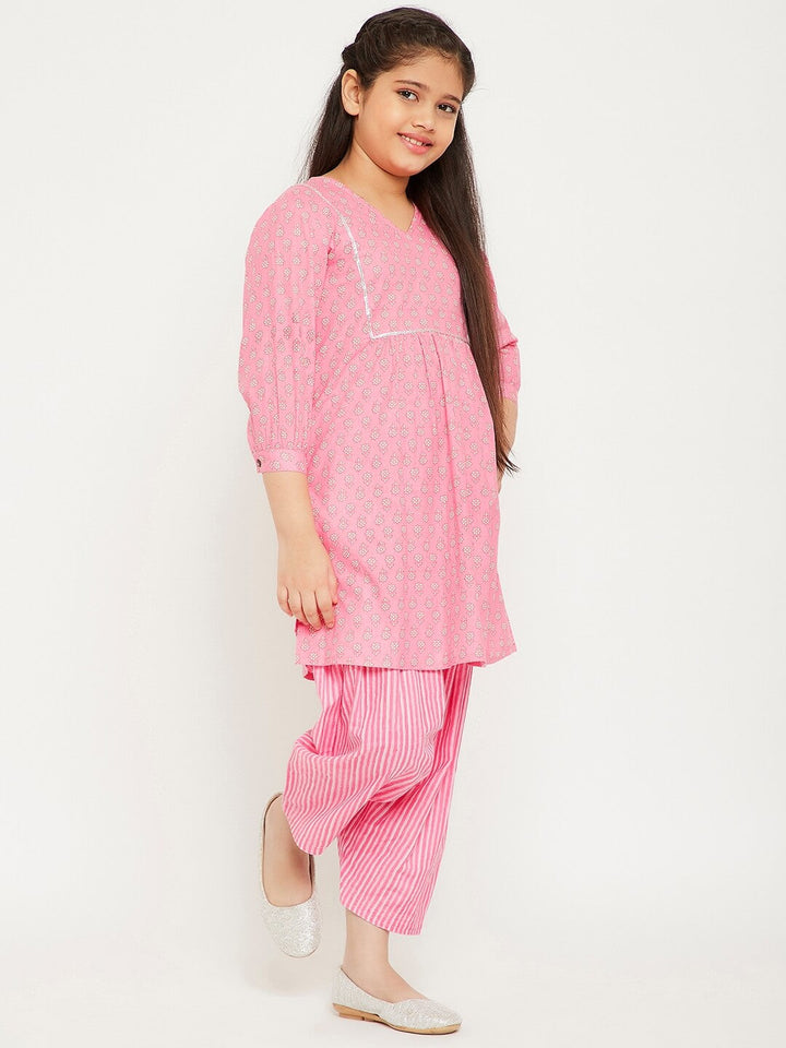 Girl's Pink Printed Kurti with Payjama StyloBug